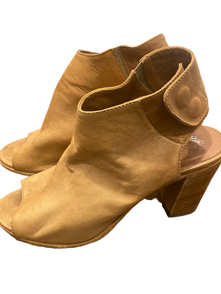 VERO CUOIO $150.00 Made in Italy Soft Butterscotch Leather